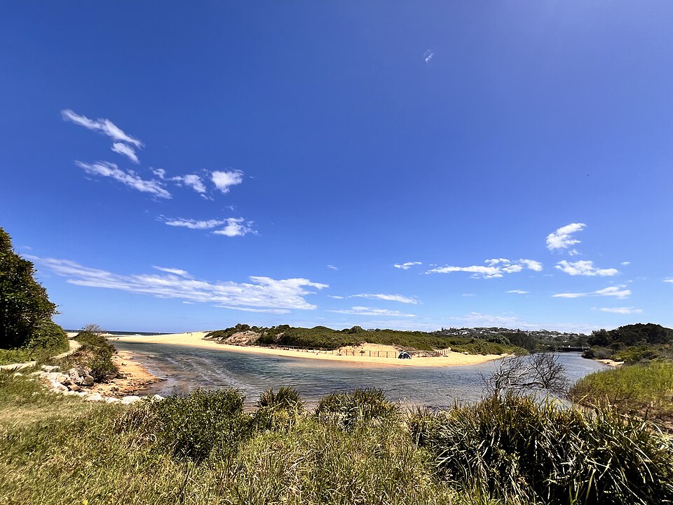 Curl Curl Lagoon — calm water edge