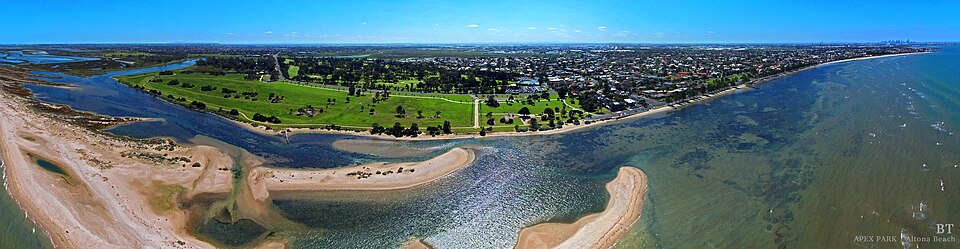 Apex Park Altona — park beside the beach