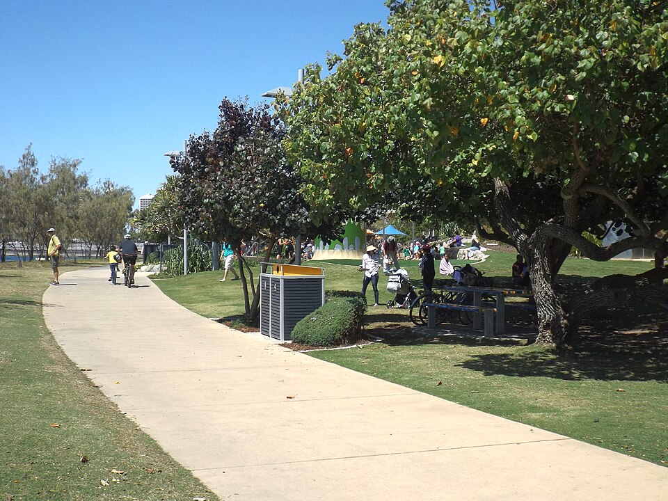 Southport Broadwater — parklands waterfront path
