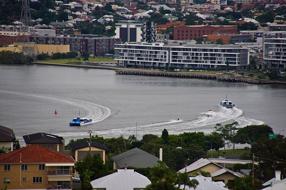 Bulimba Reach — riverside corridor