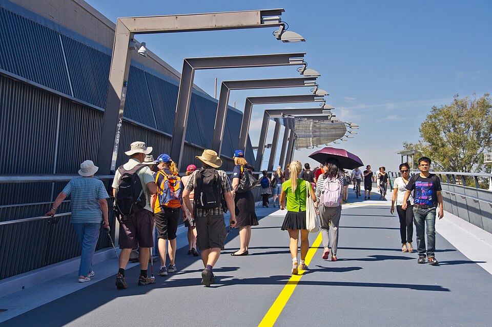 Brisbane riverside walk — Goodwill Bridge path