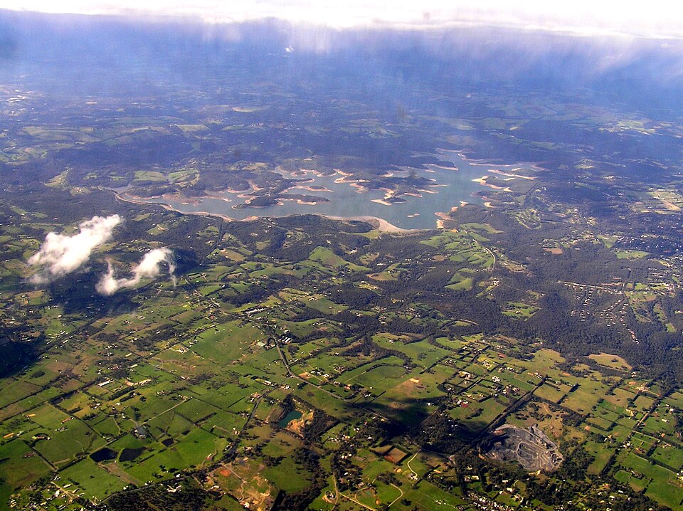 Cardinia Reservoir — aerial park surrounds