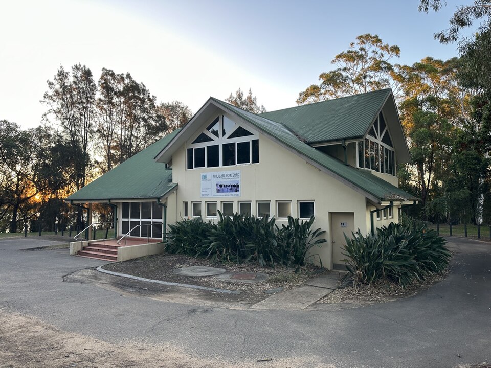 Chipping Norton Lakes — foreshore paths