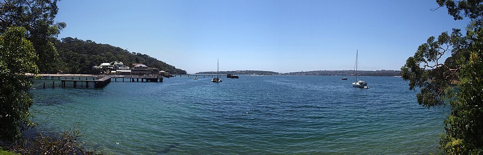 Clifton Gardens — harbour beach