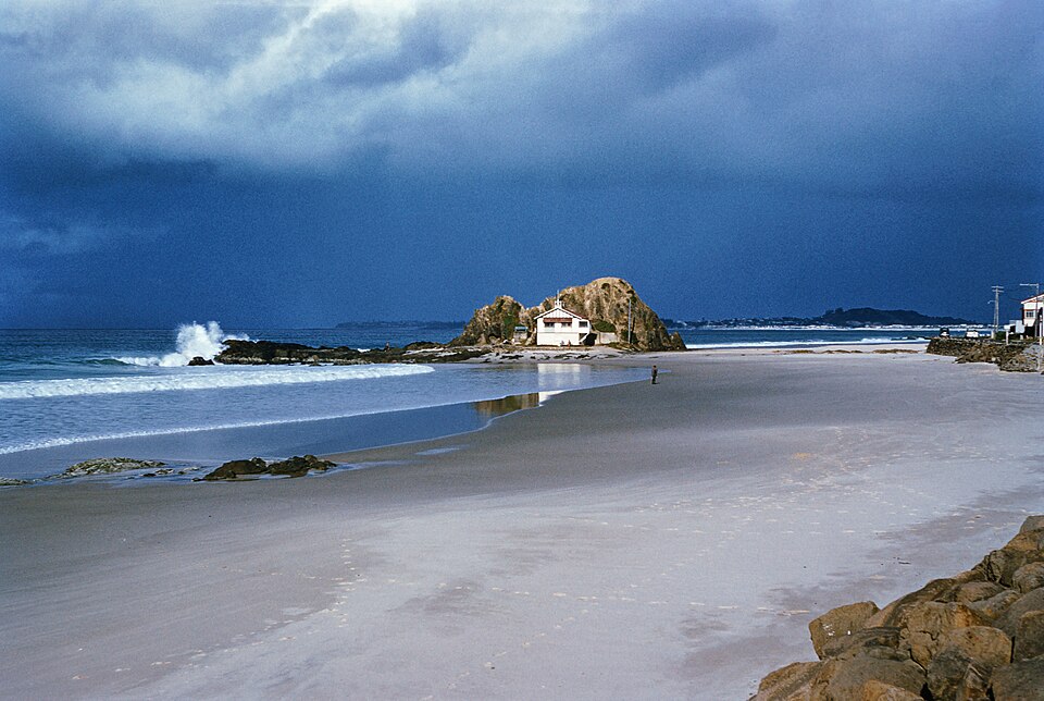 Elephant Rock and Currumbin Beach surf shed