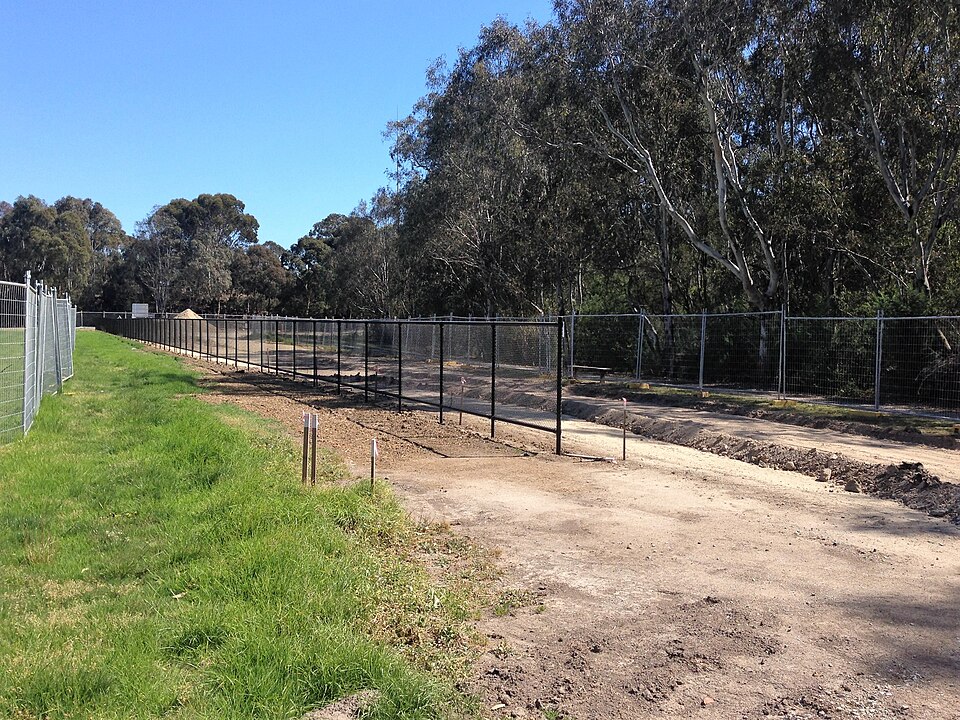 Creek trail — Victorian bush path