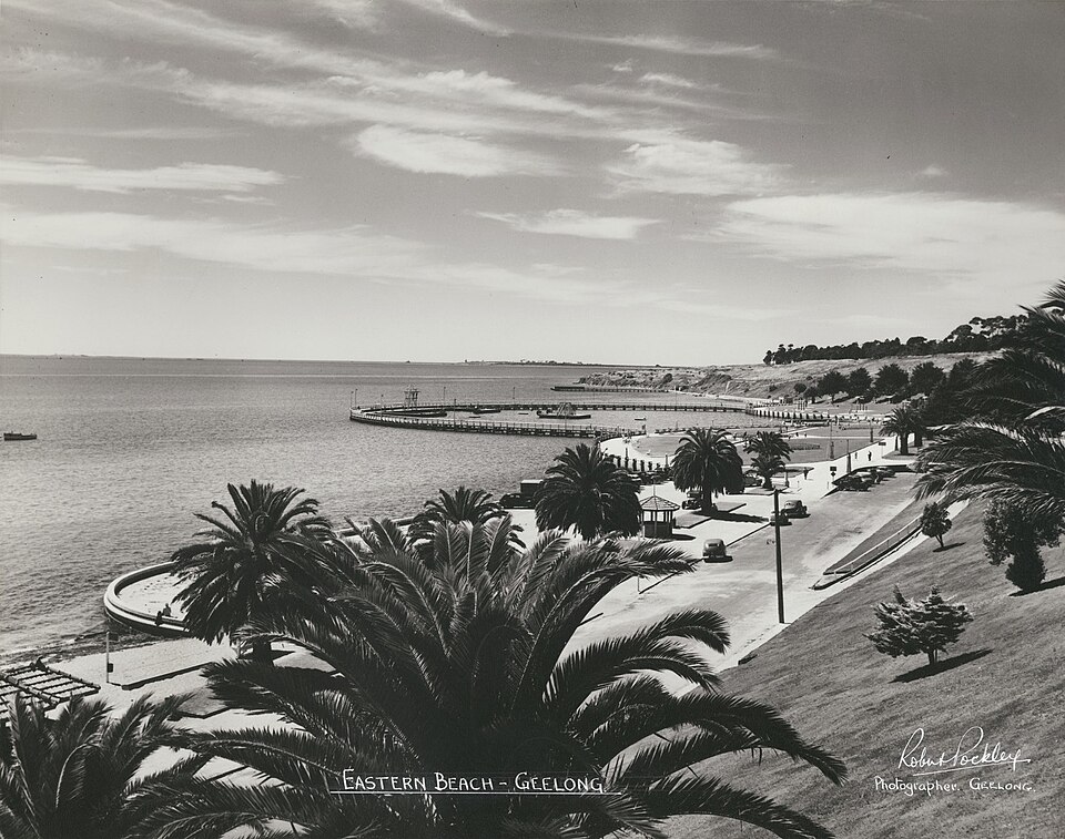 Eastern Beach (Geelong) — beach and surrounds