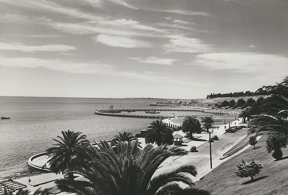 Eastern Beach (Geelong) — coastal views