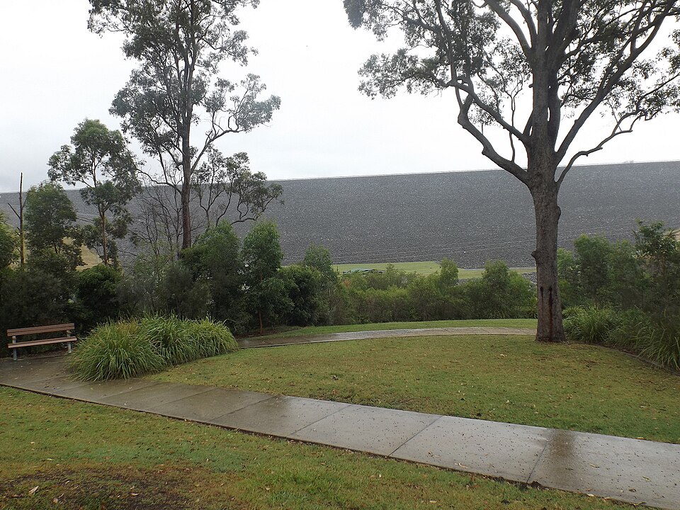 Gold Coast lake circuit — open water and park edge