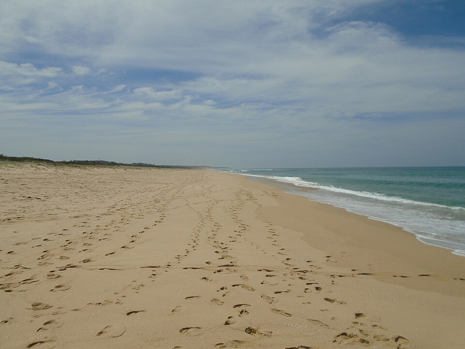 Lakes Entrance Beach — foreshore walk
