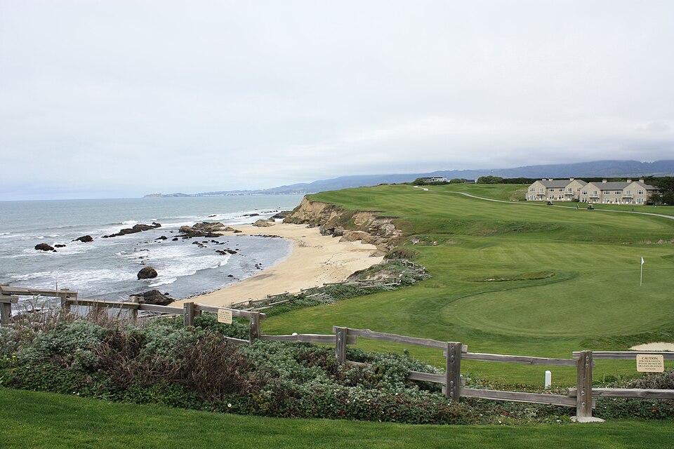 Half Moon Bay — rocky bay foreshore
