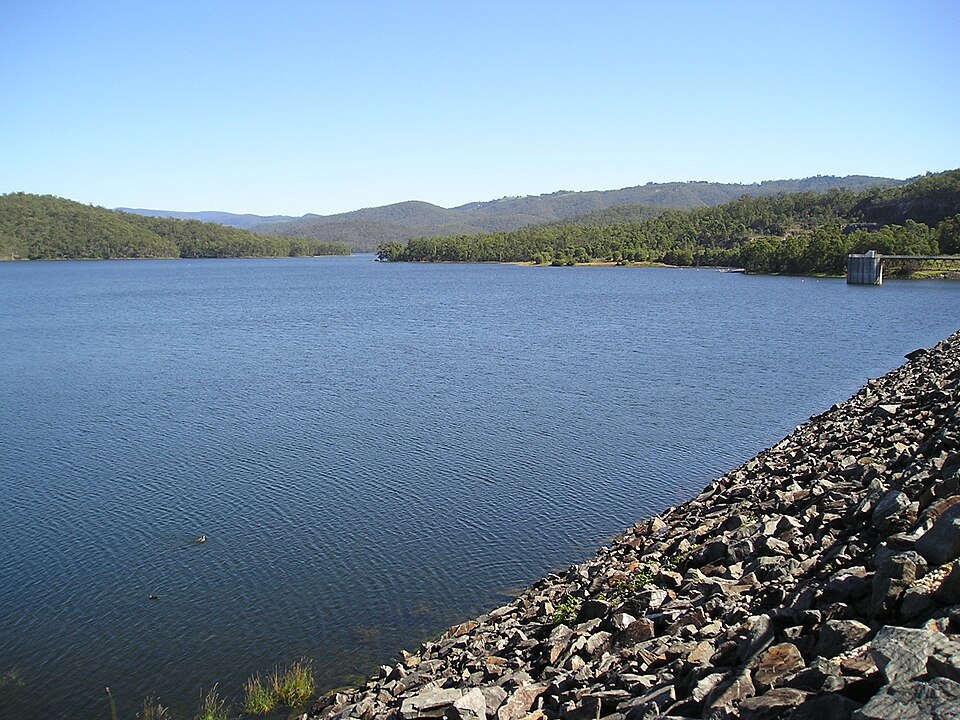 Hinze Dam Gold Coast — dam and surrounds