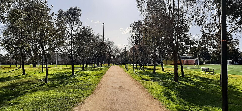 JJ Holland Park — park and surrounds