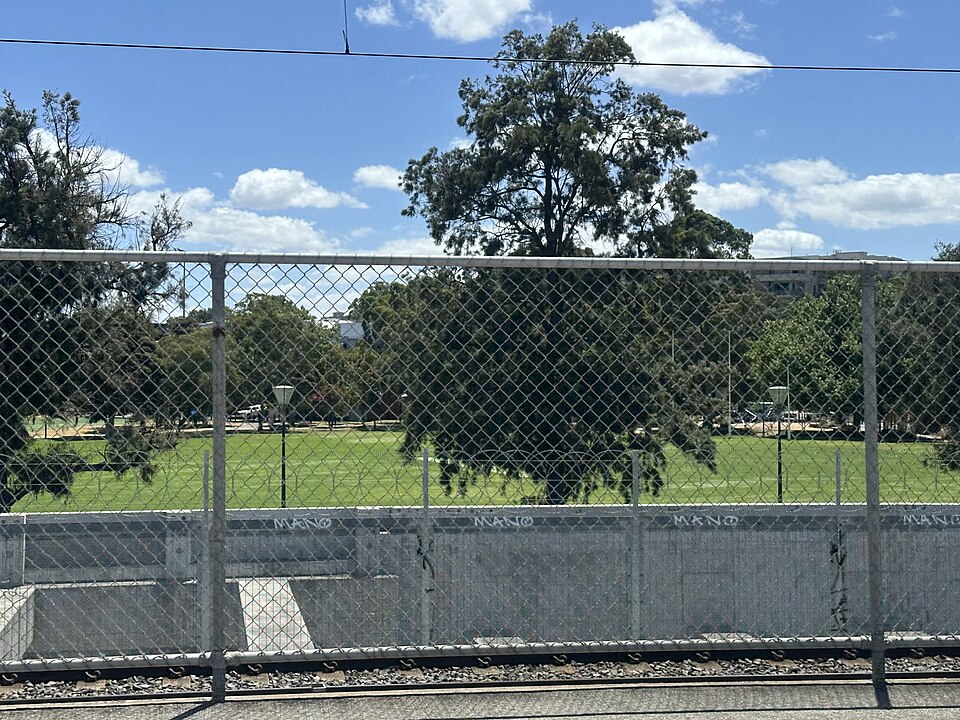 JJ Holland Park — Kensington area