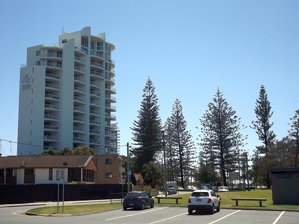 Marine Parade Labrador — Broadwater foreshore road