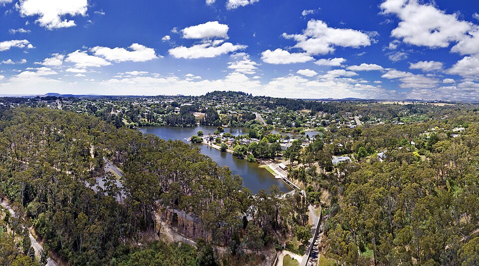 Lake Daylesford — aerial of the lake loop
