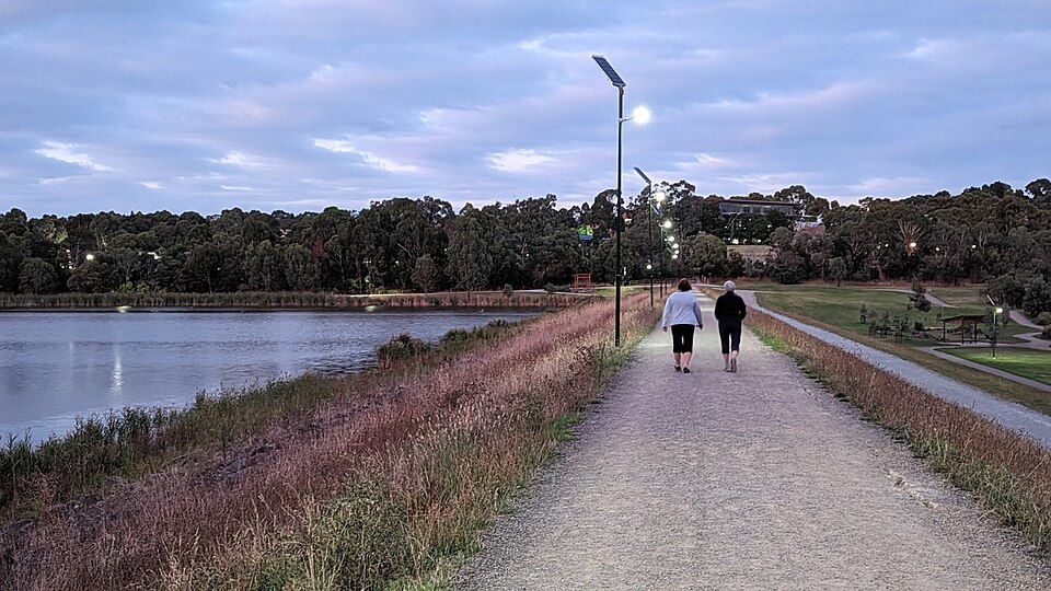Lilydale Lake — parkland around the lake