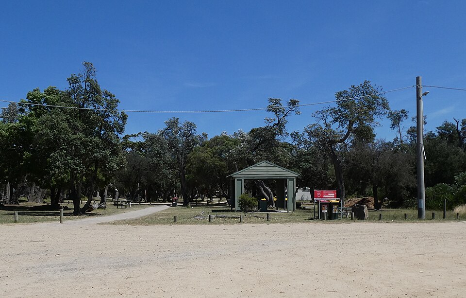 McCrae foreshore — beach walk
