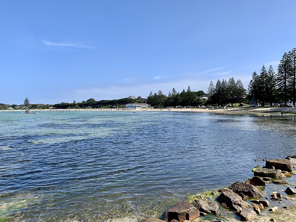 Sorrento foreshore — cliff-top walk area
