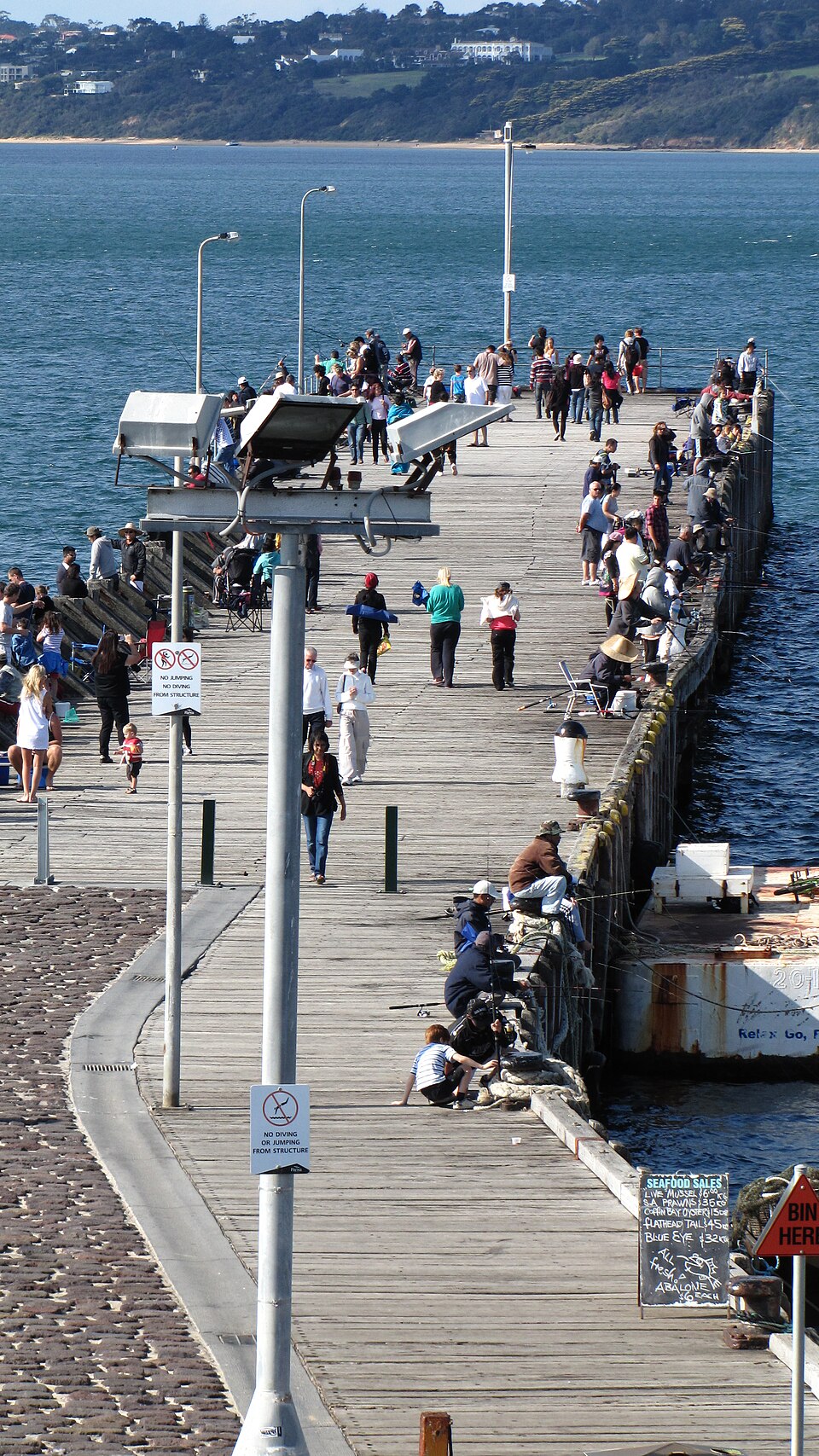Mornington Pier — bay promenade