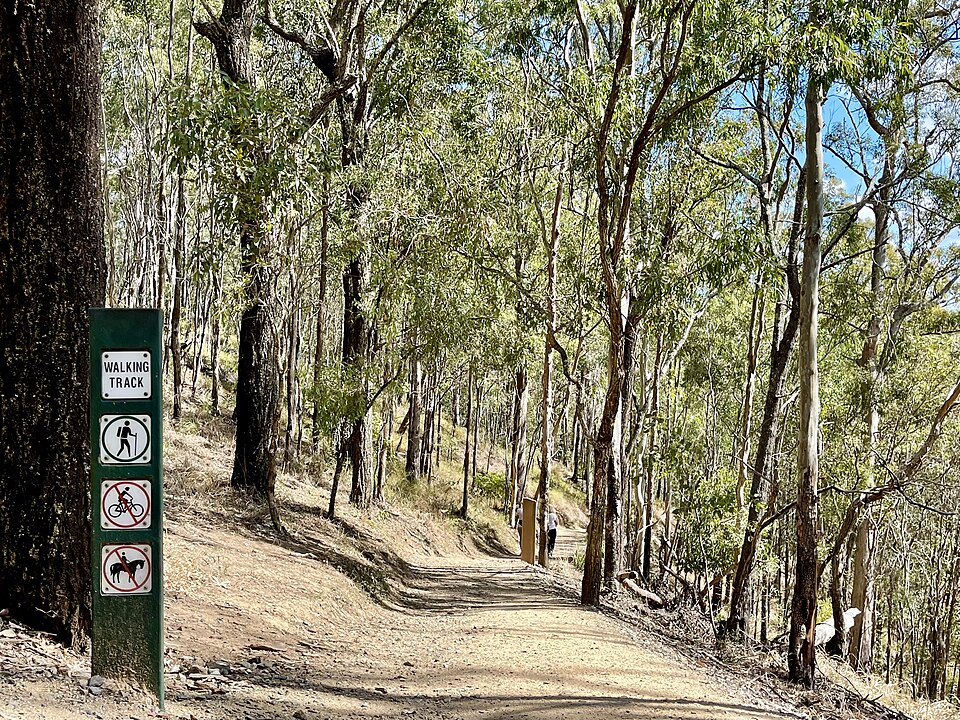Mount Coot-tha — walking track sign and path
