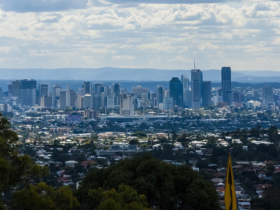 Mount Gravatt lookout — city and hills