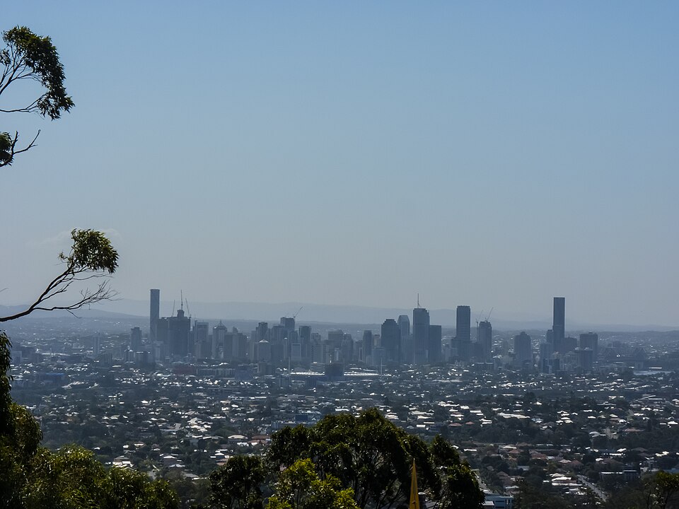 Mt Gravatt summit area — Brisbane skyline