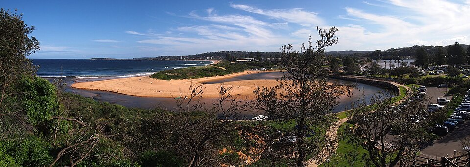 Narrabeen Lagoon — trail and water