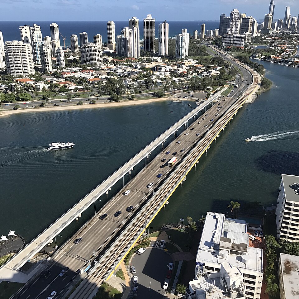 Nerang River Southport — highway bridge crossing