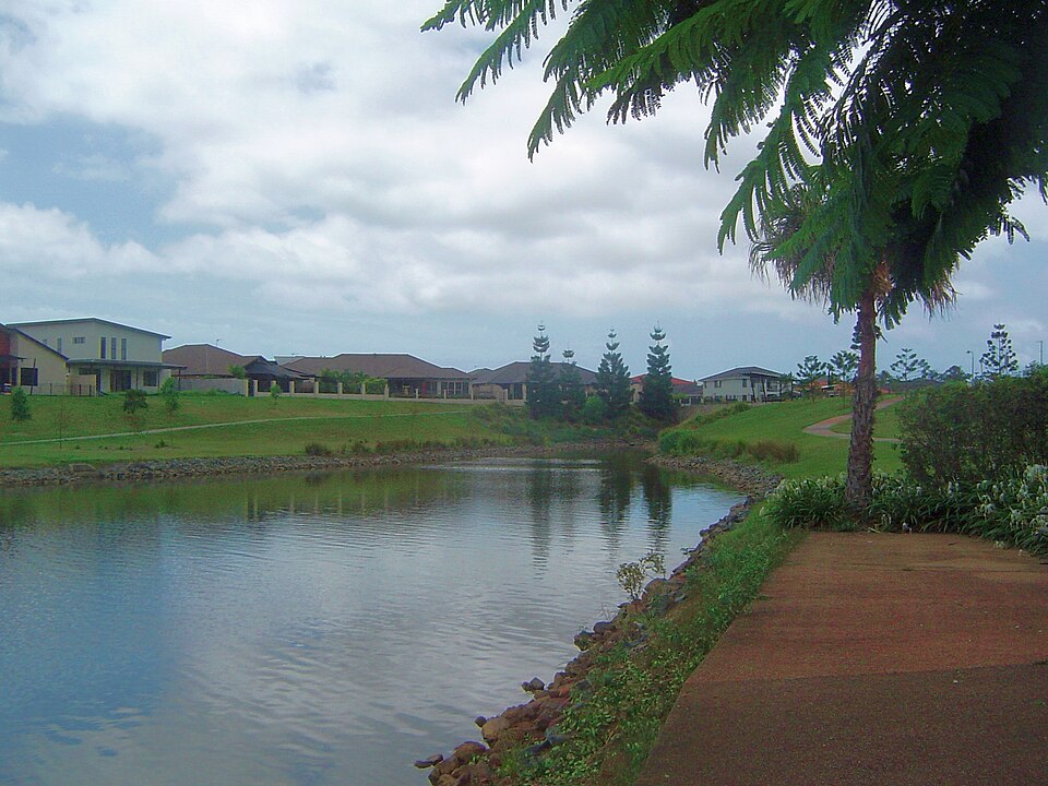 Oxenford — lakeside Gold Coast suburb outlook