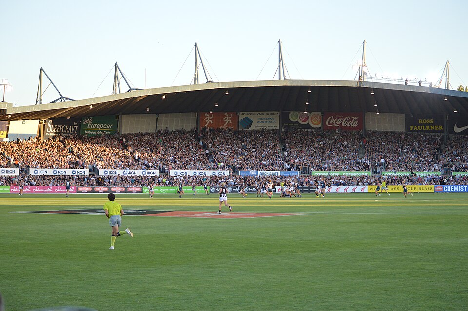 Princes Park — open grass loop