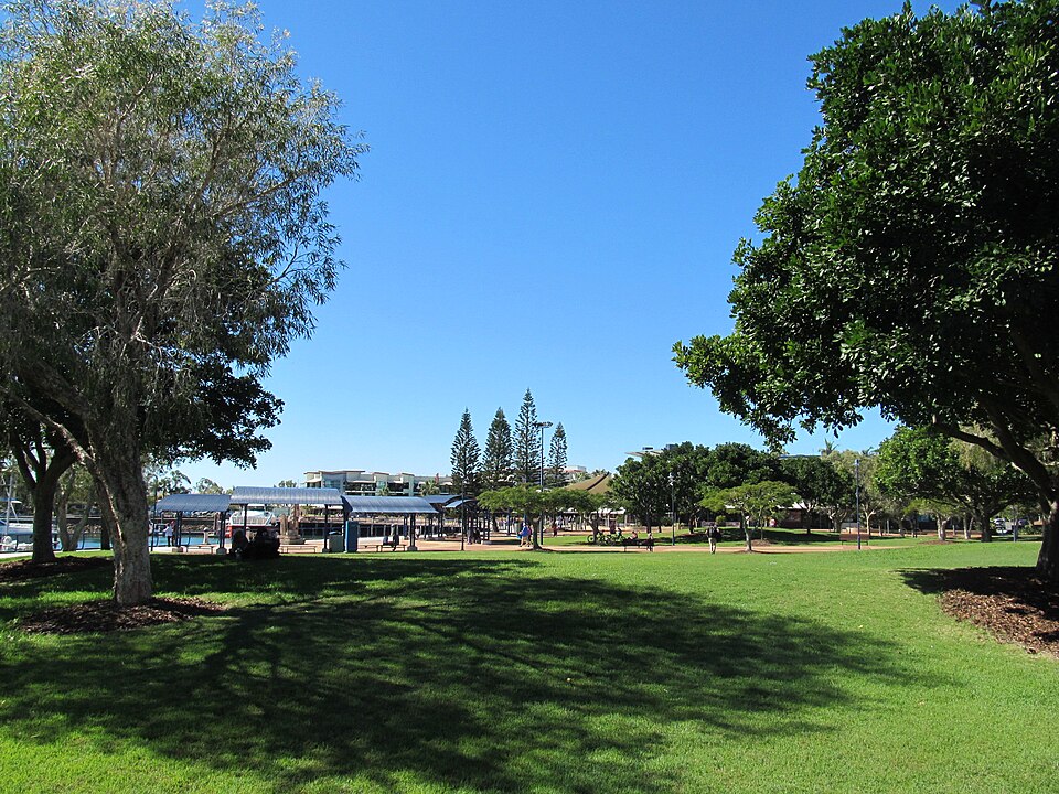 Raby Bay — harbour-side park and shore