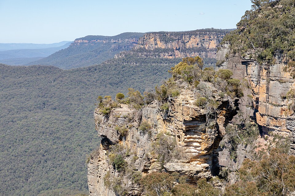 Blue Mountains forest path — waterfall loop