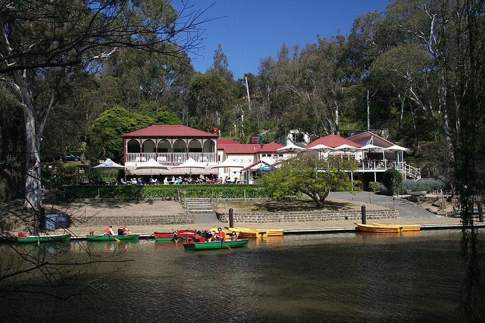 Studley Park — boathouse on the Yarra