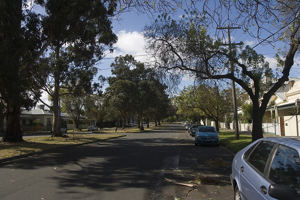 South Yarra — Albert Park lawns nearby